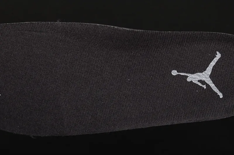All categories Air Jordan Jordan series basketball shoes Air Jordan 11 X version Air Jordan 11 "Cap and Gown" AJ11 Joe 11 Black Gamma Black Warrior 378037-005